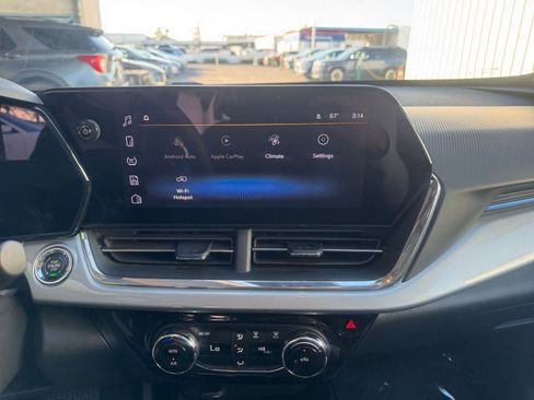 Used 2025 Chevrolet Trax LT image 21