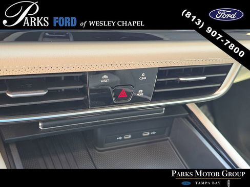 Used 2025 Volkswagen Atlas SE image 23