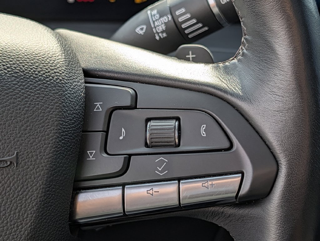 Used 2025 Cadillac XT4 Premium Luxury w/ Cold Weather Package FWD image 21