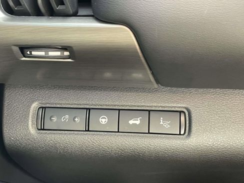 Used 2024 Nissan Pathfinder Platinum image 27