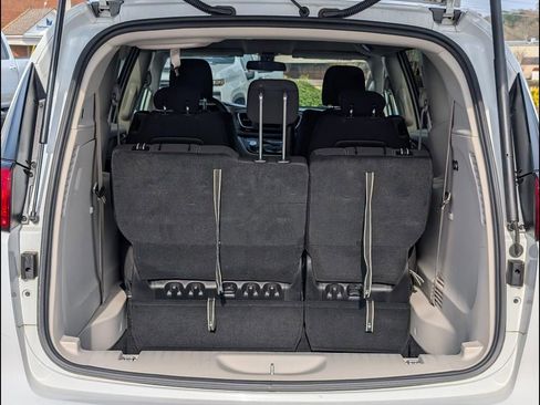 Used 2022 Chrysler Voyager LX FWD image 22