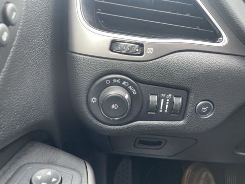 Used 2020 Jeep Cherokee Limited image 15