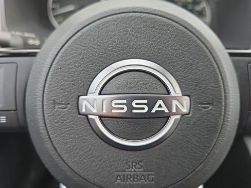 Used 2023 Nissan Rogue SV FWD image 5