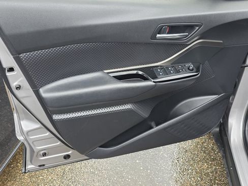 Used 2019 Toyota C-HR XLE FWD image 27