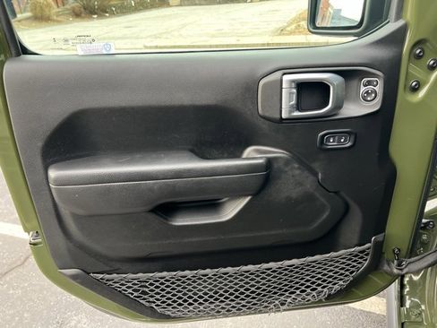 Used 2023 Jeep Wrangler Unlimited w/ Cold Weather Group image 12