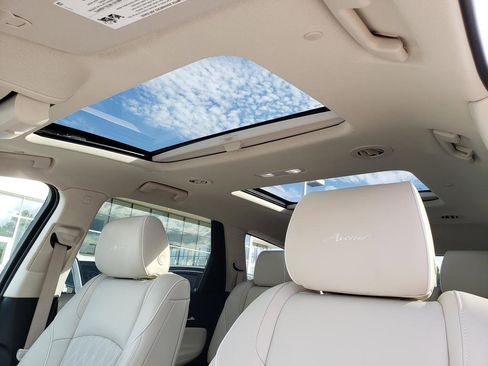 Used 2022 Buick Enclave Avenir w/ Avenir Technology Package image 19