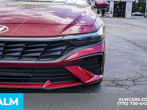 Used 2025 Hyundai Elantra SE image 18