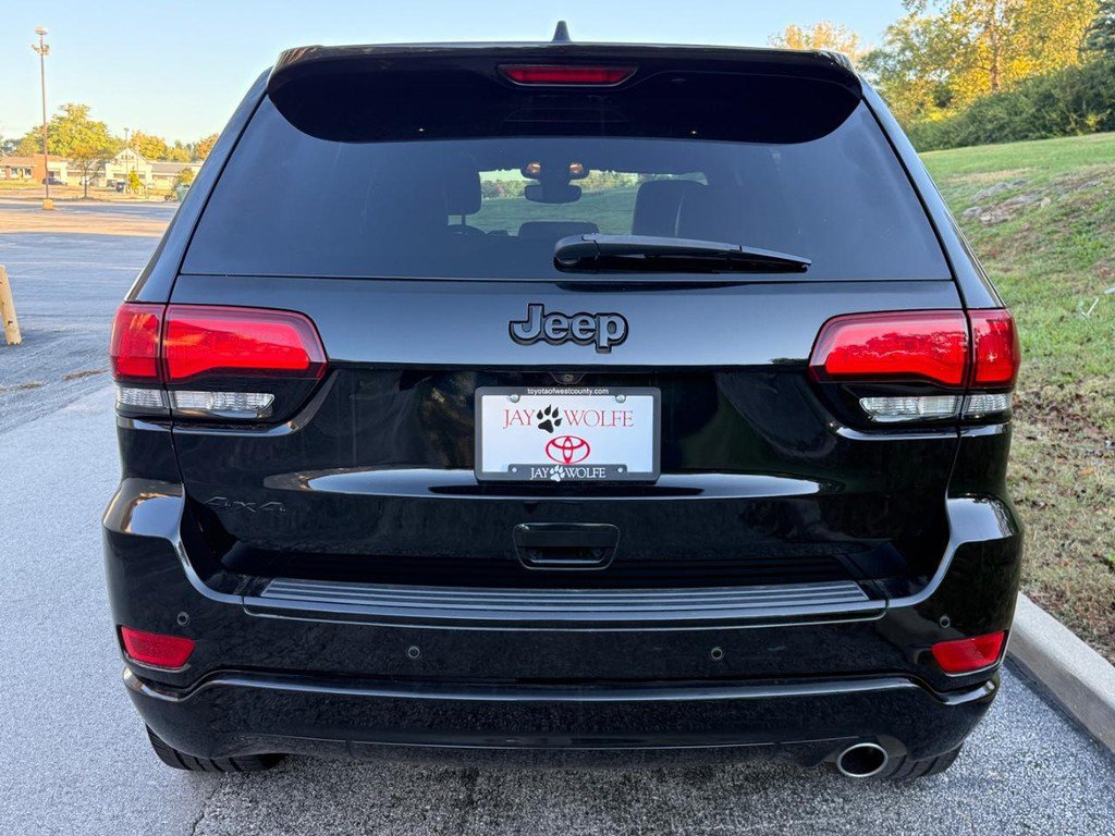 Used 2018 Jeep Grand Cherokee Altitude AWD/4WD image 5
