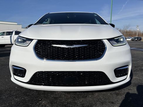 New 2026 Chrysler Pacifica Select image 11