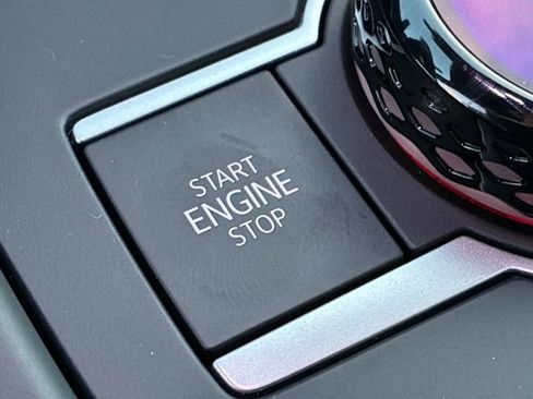 Used 2025 Volkswagen Tiguan SE R-Line image 30