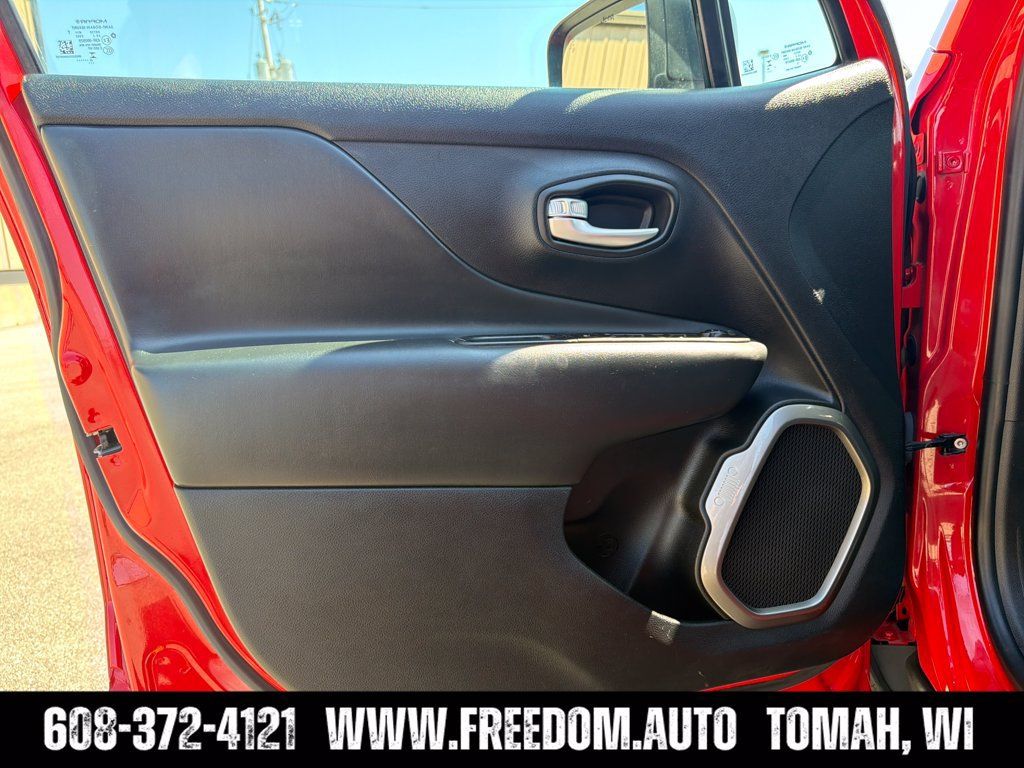 Used 2023 Jeep Renegade Latitude AWD/4WD image 10