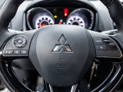 Used 2024 Mitsubishi Outlander Sport LE image 12