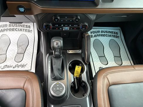 Used 2024 Ford Bronco Outer Banks image 13
