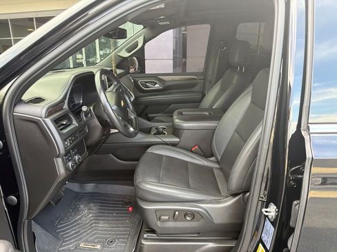 Used 2022 Chevrolet Suburban LT AWD/4WD image 8