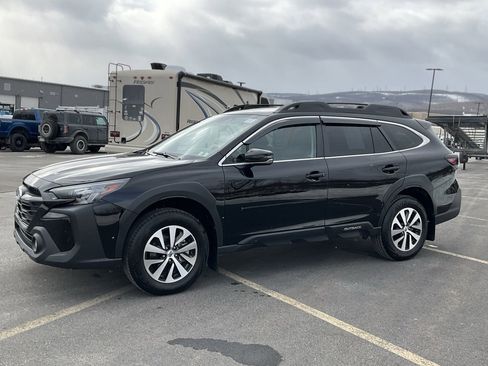 Used 2025 Subaru Outback Premium image 28