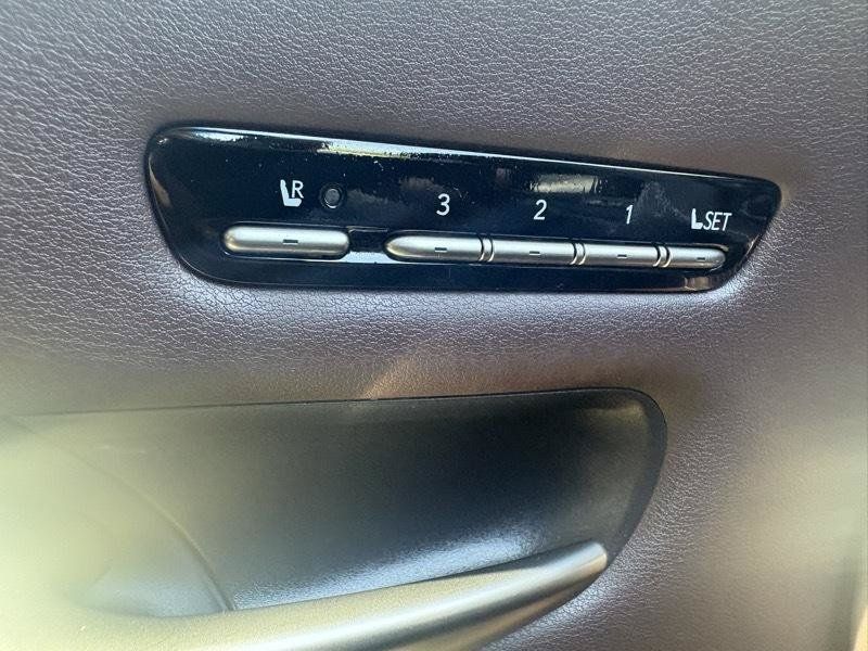 Used 2018 Lexus LS 500 w/ Interior Upgrade Package RWD image 17