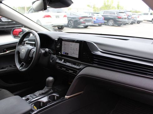 Used 2025 Toyota Camry LE w/ Convenience Package AWD/4WD image 18