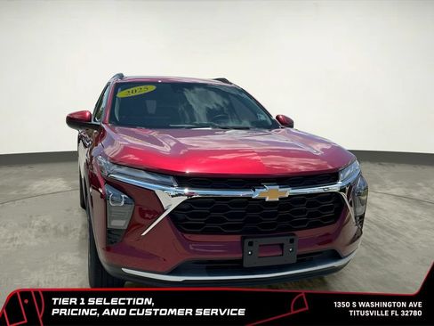 Used 2025 Chevrolet Trax LT w/ LT Convenience Package FWD image 15