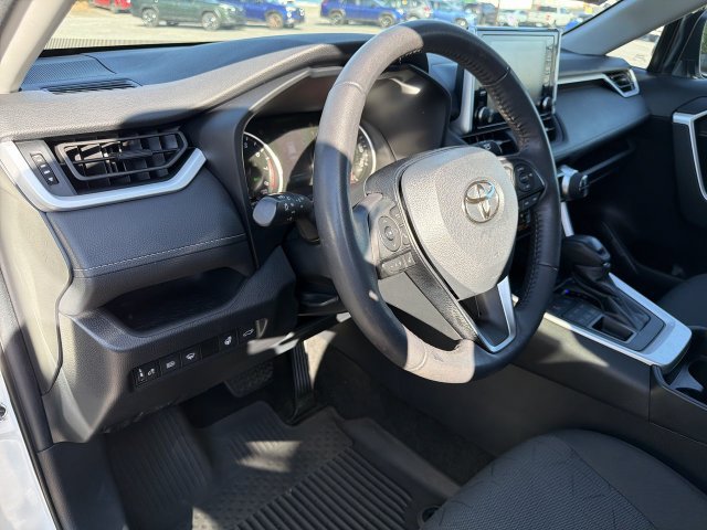 Used 2021 Toyota RAV4 XLE w/ Convenience Package AWD/4WD image 14