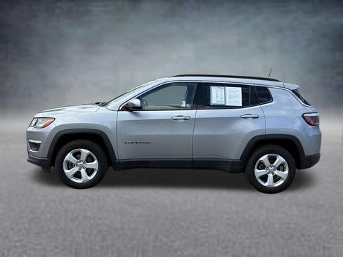 Used 2019 Jeep Compass Latitude w/ Cold Weather Group AWD/4WD image 2