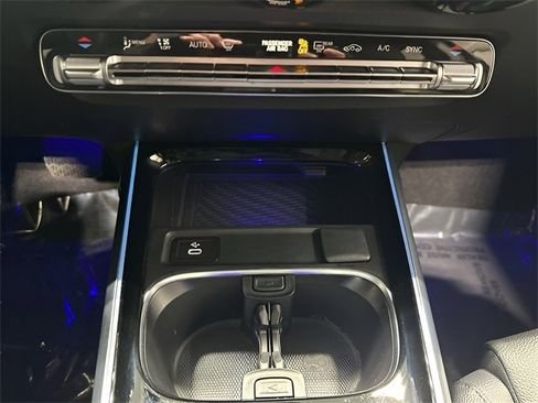 Used 2025 Mercedes-Benz GLB 250 4MATIC image 25