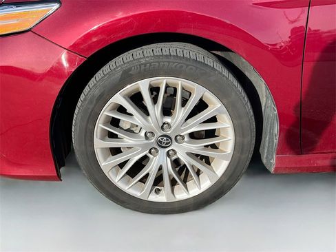 Used 2020 Toyota Camry XLE image 30