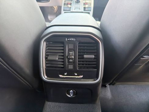 Used 2025 Porsche Macan AWD/4WD image 18