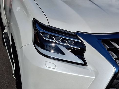 Used 2023 Lexus GX 460 Premium w/ Premium Package AWD/4WD image 9