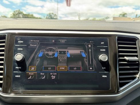 Used 2023 Volkswagen Atlas SE w/ Panoramic Sunroof Package AWD/4WD image 16