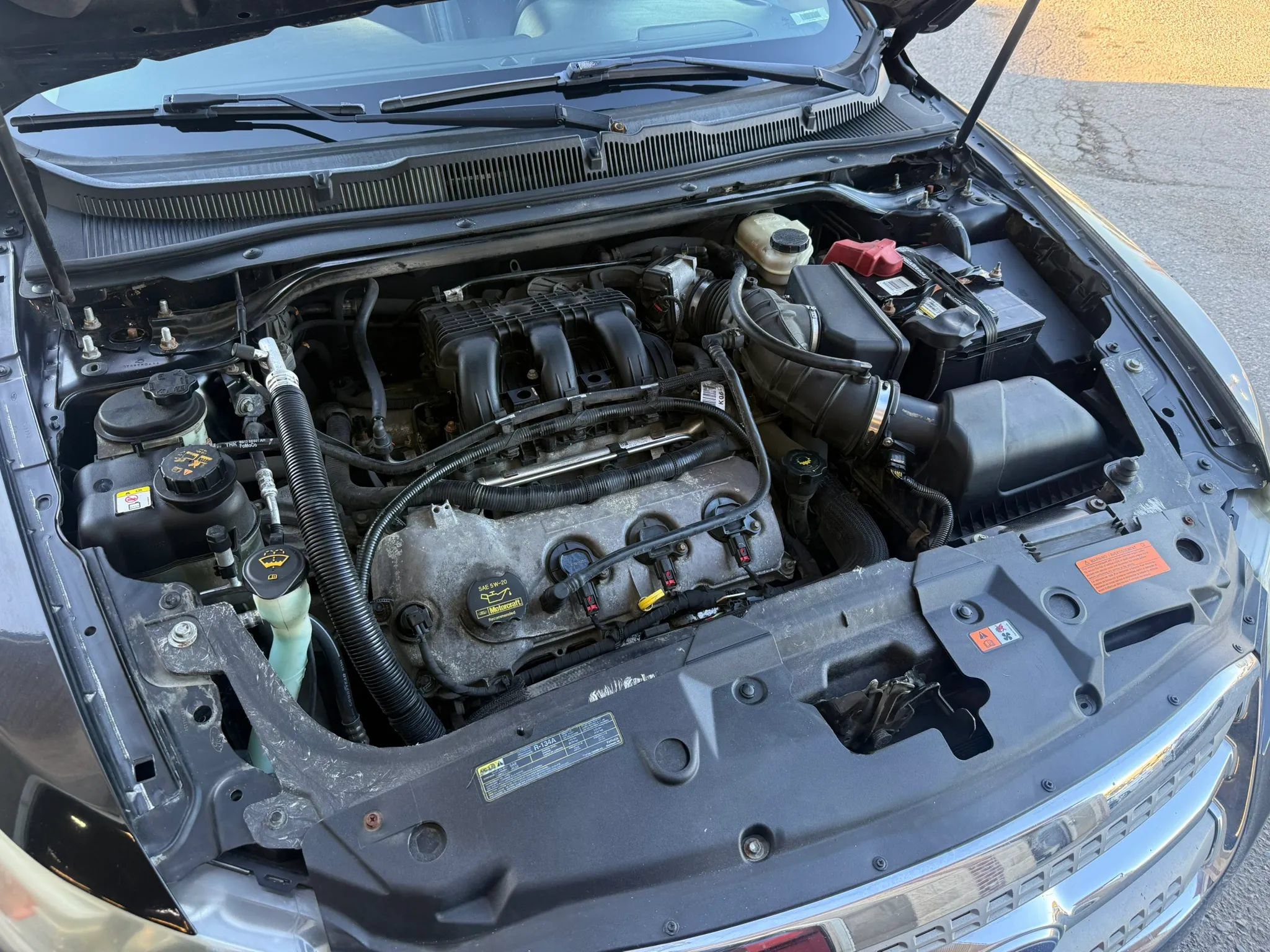 Used 2010 Ford Taurus Limited FWD image 30