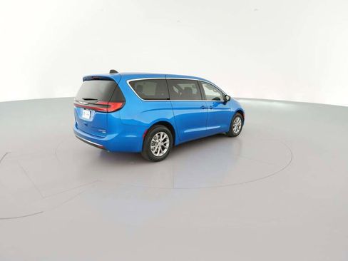 New 2026 Chrysler Pacifica Limited image 12