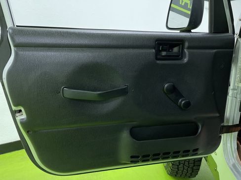 Used 2005 Jeep Wrangler Unlimited image 16