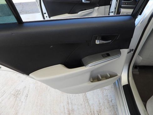 Used 2014 Toyota Camry LE image 26