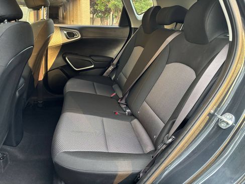 Used 2025 Kia Soul LX w/ LX Technology Package FWD image 21