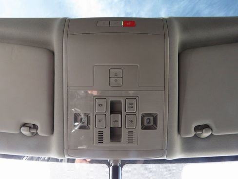 Used 2022 Volkswagen Atlas SE image 28