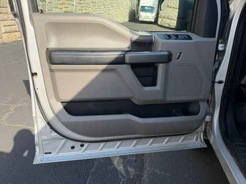 Used 2017 Ford F150 XLT AWD/4WD image 27