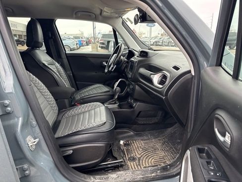 Used 2018 Jeep Renegade Latitude image 10
