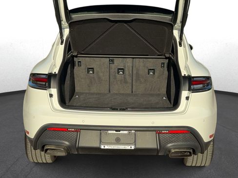 Used 2022 Porsche Macan image 11