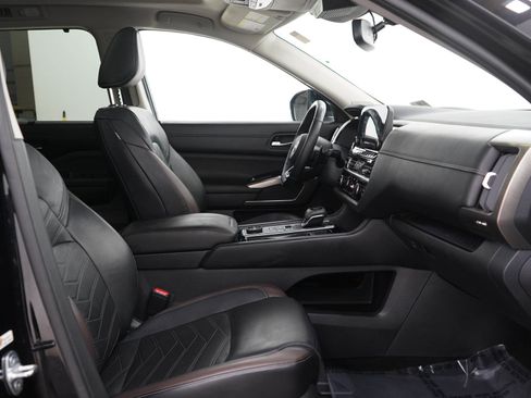 Used 2022 Nissan Pathfinder Platinum AWD/4WD image 11