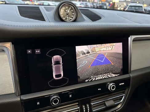 Used 2023 Porsche Macan Turbo image 31