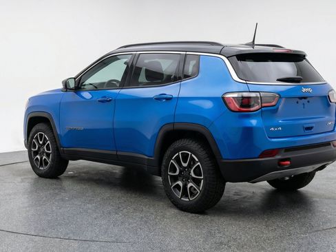 Used 2025 Jeep Compass Trailhawk AWD/4WD image 6