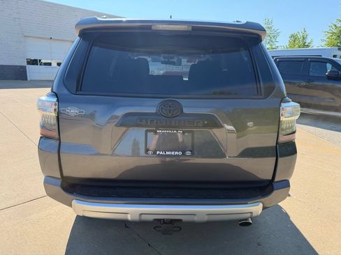 Used 2018 Toyota 4Runner TRD Off-Road w/ Convenience Package AWD/4WD image 4