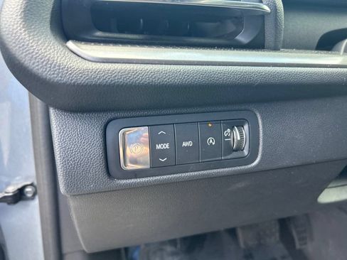 Used 2024 Chevrolet Traverse LT AWD/4WD image 38