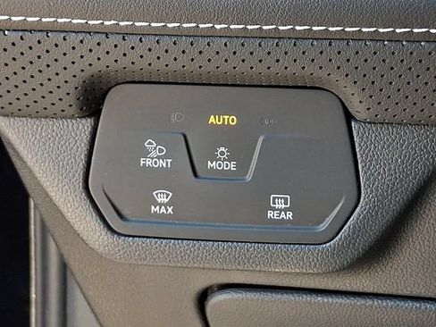 Used 2025 Volkswagen Atlas SE AWD/4WD image 24