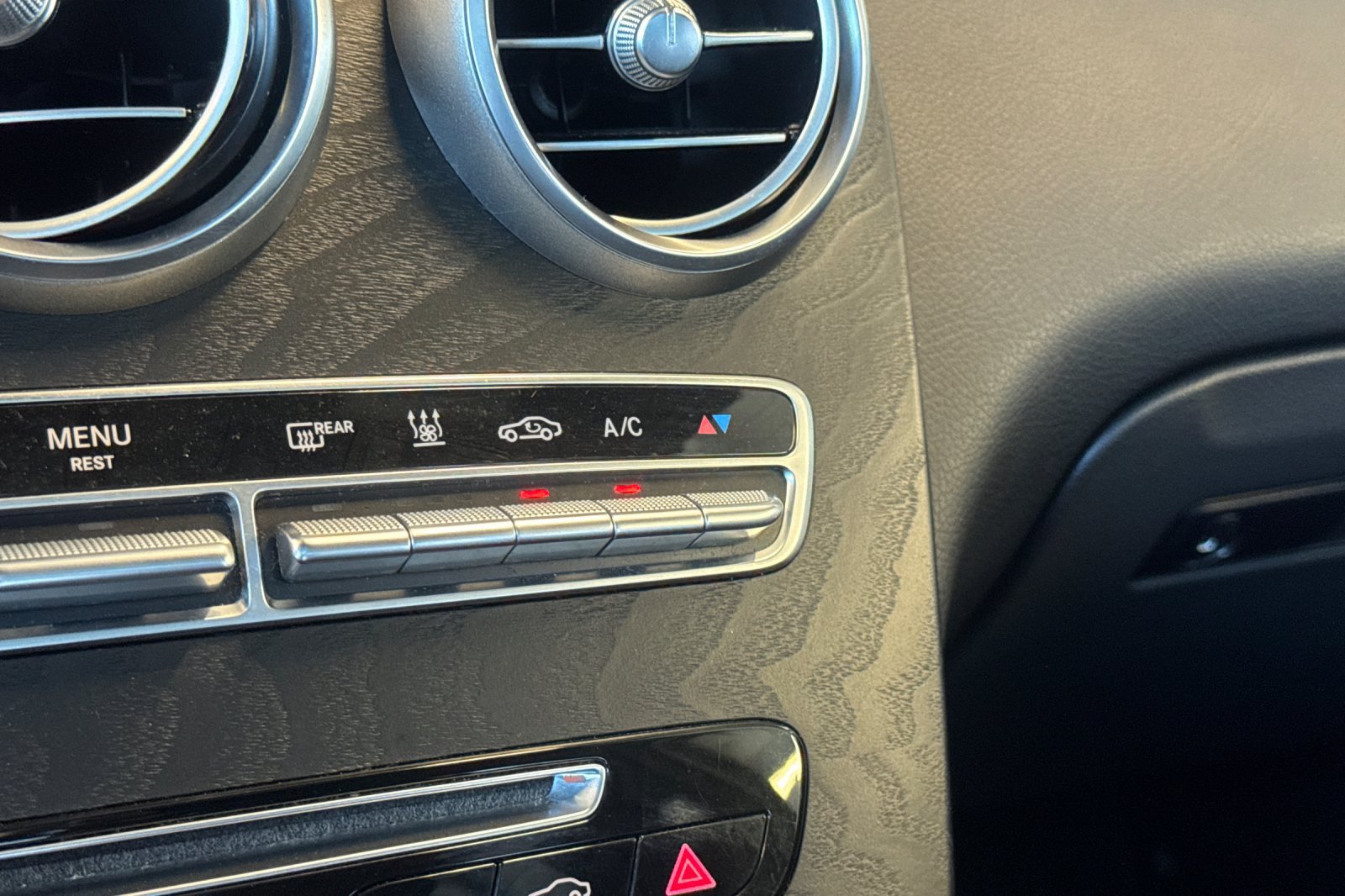 Used 2018 Mercedes-Benz GLC 350e 4MATIC image 27