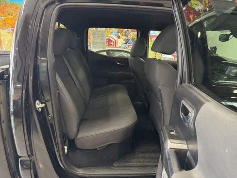 Used 2019 Toyota Tacoma TRD Off-Road w/ Technology Package image 38