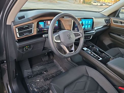 Used 2024 Volkswagen Atlas SE image 11