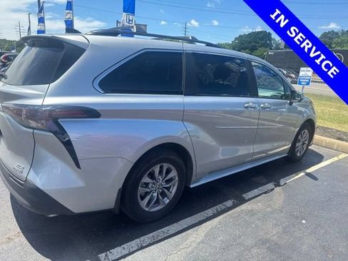 Used 2024 Toyota Sienna XLE w/ XLE Plus Package AWD/4WD image 10