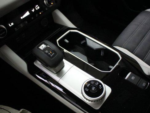 New 2026 Mitsubishi Outlander SE image 14