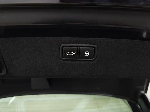 Used 2017 Genesis G80 3.8 w/ Option Group 03 image 9